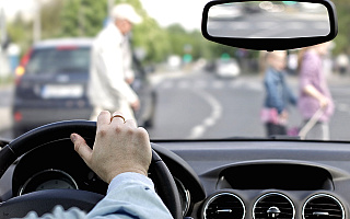 Kierowców obowiązują nowe-stare przepisy ruchu drogowego